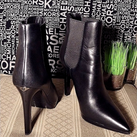 MICHAEL Michael Kors Stiletto Ankle Bootie - Picture 15 of 15